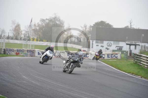 Mallory park Leicestershire;Mallory park photographs;Motorcycle action photographs;event digital images;eventdigitalimages;mallory park;no limits trackday;peter wileman photography;trackday;trackday digital images;trackday photos