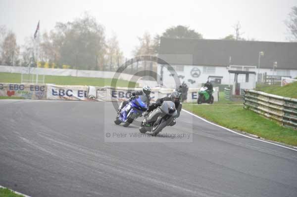 Mallory park Leicestershire;Mallory park photographs;Motorcycle action photographs;event digital images;eventdigitalimages;mallory park;no limits trackday;peter wileman photography;trackday;trackday digital images;trackday photos
