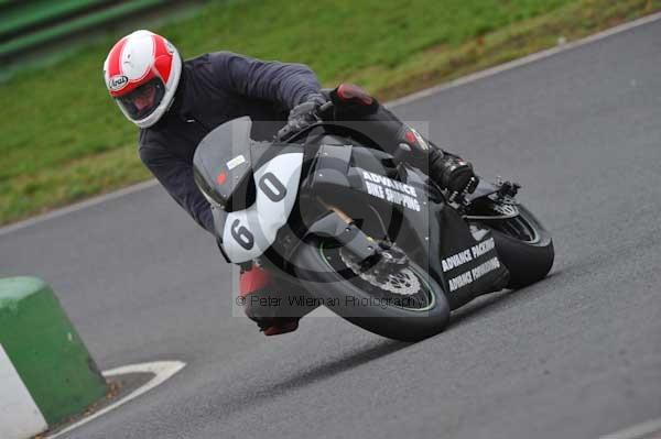 Mallory park Leicestershire;Mallory park photographs;Motorcycle action photographs;event digital images;eventdigitalimages;mallory park;no limits trackday;peter wileman photography;trackday;trackday digital images;trackday photos