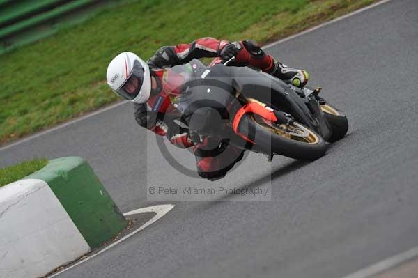 Mallory park Leicestershire;Mallory park photographs;Motorcycle action photographs;event digital images;eventdigitalimages;mallory park;no limits trackday;peter wileman photography;trackday;trackday digital images;trackday photos