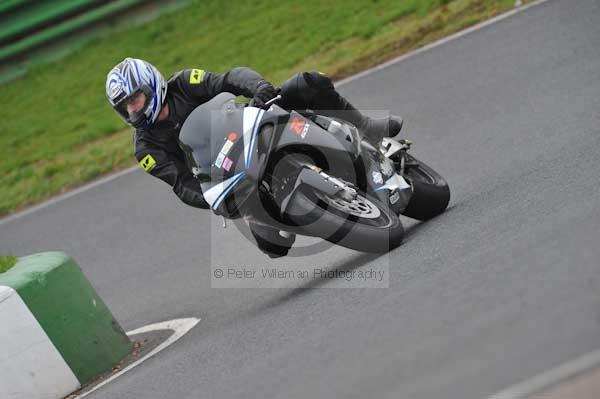 Mallory park Leicestershire;Mallory park photographs;Motorcycle action photographs;event digital images;eventdigitalimages;mallory park;no limits trackday;peter wileman photography;trackday;trackday digital images;trackday photos