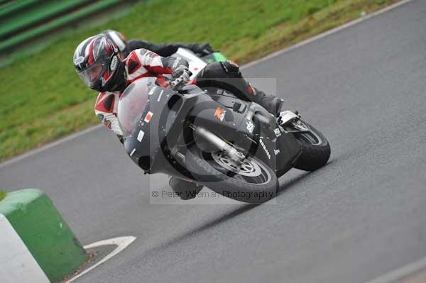 Mallory park Leicestershire;Mallory park photographs;Motorcycle action photographs;event digital images;eventdigitalimages;mallory park;no limits trackday;peter wileman photography;trackday;trackday digital images;trackday photos