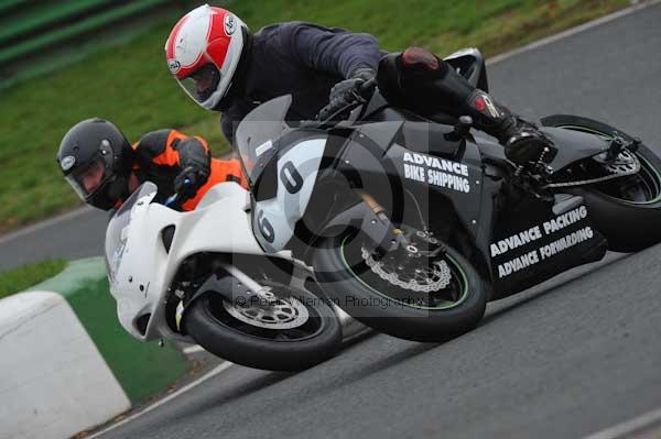 Mallory park Leicestershire;Mallory park photographs;Motorcycle action photographs;event digital images;eventdigitalimages;mallory park;no limits trackday;peter wileman photography;trackday;trackday digital images;trackday photos