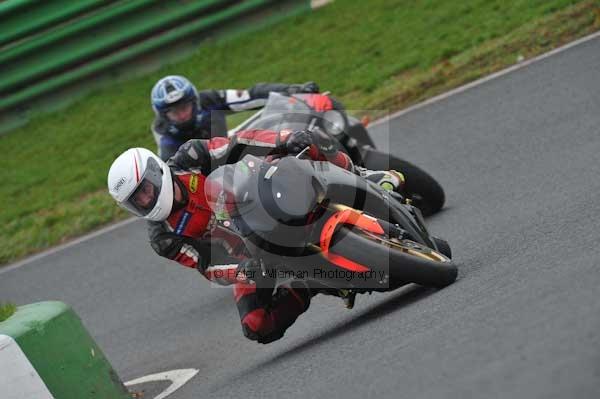 Mallory park Leicestershire;Mallory park photographs;Motorcycle action photographs;event digital images;eventdigitalimages;mallory park;no limits trackday;peter wileman photography;trackday;trackday digital images;trackday photos