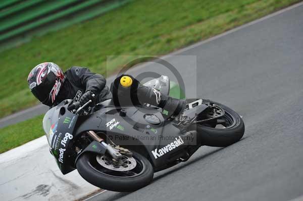 Mallory park Leicestershire;Mallory park photographs;Motorcycle action photographs;event digital images;eventdigitalimages;mallory park;no limits trackday;peter wileman photography;trackday;trackday digital images;trackday photos
