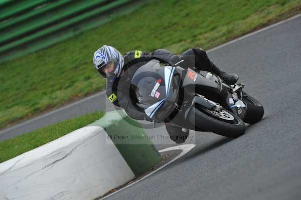 Mallory park Leicestershire;Mallory park photographs;Motorcycle action photographs;event digital images;eventdigitalimages;mallory park;no limits trackday;peter wileman photography;trackday;trackday digital images;trackday photos