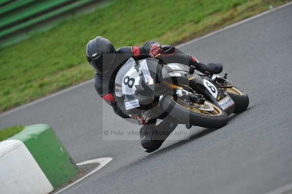 Mallory park Leicestershire;Mallory park photographs;Motorcycle action photographs;event digital images;eventdigitalimages;mallory park;no limits trackday;peter wileman photography;trackday;trackday digital images;trackday photos