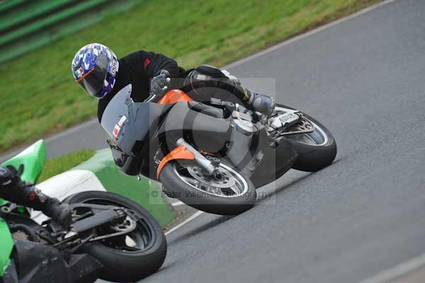 Mallory park Leicestershire;Mallory park photographs;Motorcycle action photographs;event digital images;eventdigitalimages;mallory park;no limits trackday;peter wileman photography;trackday;trackday digital images;trackday photos
