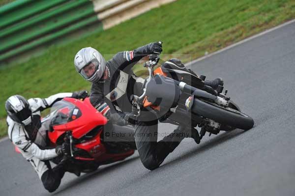 Mallory park Leicestershire;Mallory park photographs;Motorcycle action photographs;event digital images;eventdigitalimages;mallory park;no limits trackday;peter wileman photography;trackday;trackday digital images;trackday photos