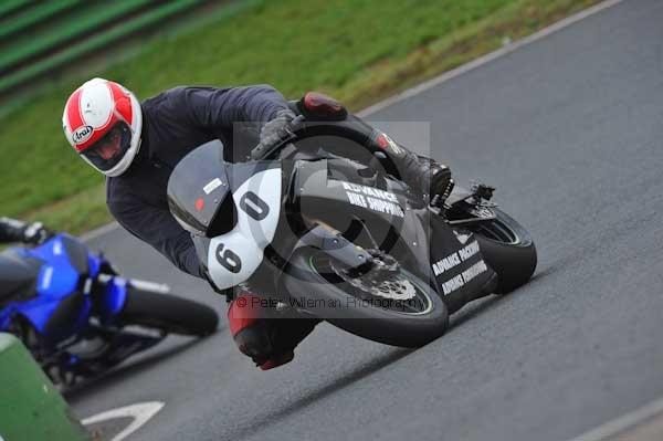 Mallory park Leicestershire;Mallory park photographs;Motorcycle action photographs;event digital images;eventdigitalimages;mallory park;no limits trackday;peter wileman photography;trackday;trackday digital images;trackday photos