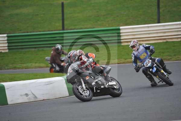 Mallory park Leicestershire;Mallory park photographs;Motorcycle action photographs;event digital images;eventdigitalimages;mallory park;no limits trackday;peter wileman photography;trackday;trackday digital images;trackday photos