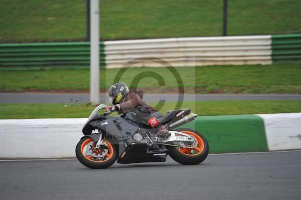 Mallory park Leicestershire;Mallory park photographs;Motorcycle action photographs;event digital images;eventdigitalimages;mallory park;no limits trackday;peter wileman photography;trackday;trackday digital images;trackday photos