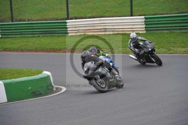 Mallory park Leicestershire;Mallory park photographs;Motorcycle action photographs;event digital images;eventdigitalimages;mallory park;no limits trackday;peter wileman photography;trackday;trackday digital images;trackday photos