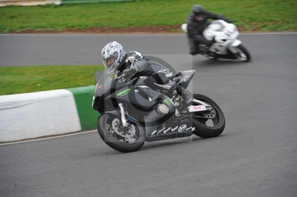 Mallory park Leicestershire;Mallory park photographs;Motorcycle action photographs;event digital images;eventdigitalimages;mallory park;no limits trackday;peter wileman photography;trackday;trackday digital images;trackday photos