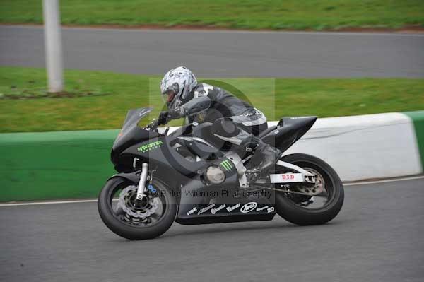 Mallory park Leicestershire;Mallory park photographs;Motorcycle action photographs;event digital images;eventdigitalimages;mallory park;no limits trackday;peter wileman photography;trackday;trackday digital images;trackday photos