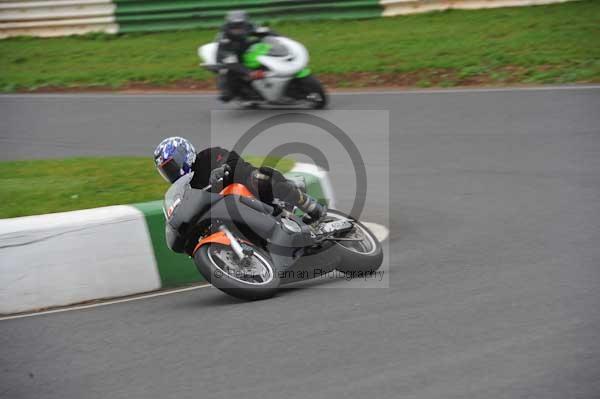 Mallory park Leicestershire;Mallory park photographs;Motorcycle action photographs;event digital images;eventdigitalimages;mallory park;no limits trackday;peter wileman photography;trackday;trackday digital images;trackday photos