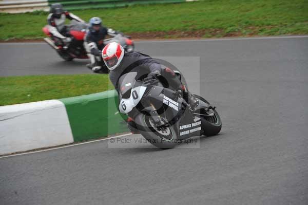 Mallory park Leicestershire;Mallory park photographs;Motorcycle action photographs;event digital images;eventdigitalimages;mallory park;no limits trackday;peter wileman photography;trackday;trackday digital images;trackday photos