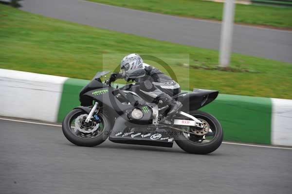 Mallory park Leicestershire;Mallory park photographs;Motorcycle action photographs;event digital images;eventdigitalimages;mallory park;no limits trackday;peter wileman photography;trackday;trackday digital images;trackday photos