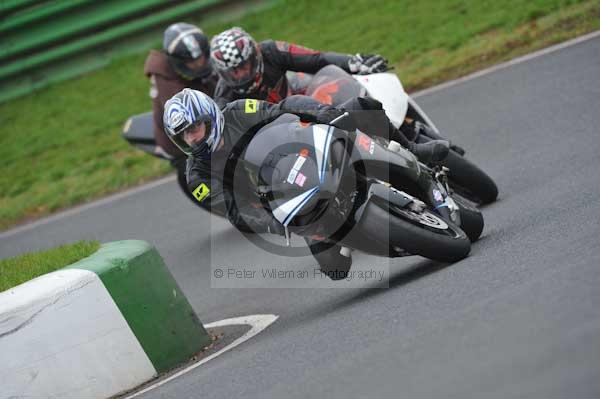 Mallory park Leicestershire;Mallory park photographs;Motorcycle action photographs;event digital images;eventdigitalimages;mallory park;no limits trackday;peter wileman photography;trackday;trackday digital images;trackday photos