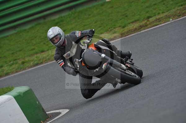 Mallory park Leicestershire;Mallory park photographs;Motorcycle action photographs;event digital images;eventdigitalimages;mallory park;no limits trackday;peter wileman photography;trackday;trackday digital images;trackday photos
