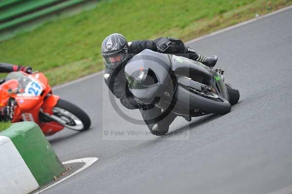 Mallory park Leicestershire;Mallory park photographs;Motorcycle action photographs;event digital images;eventdigitalimages;mallory park;no limits trackday;peter wileman photography;trackday;trackday digital images;trackday photos