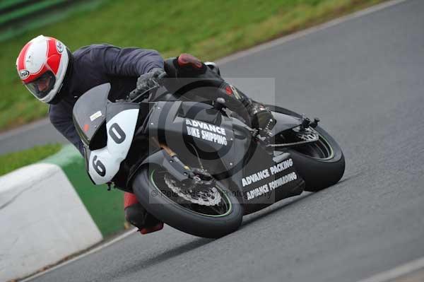 Mallory park Leicestershire;Mallory park photographs;Motorcycle action photographs;event digital images;eventdigitalimages;mallory park;no limits trackday;peter wileman photography;trackday;trackday digital images;trackday photos