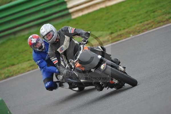 Mallory park Leicestershire;Mallory park photographs;Motorcycle action photographs;event digital images;eventdigitalimages;mallory park;no limits trackday;peter wileman photography;trackday;trackday digital images;trackday photos
