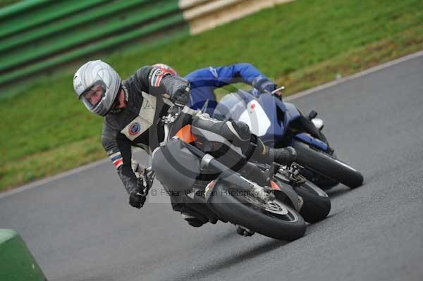Mallory park Leicestershire;Mallory park photographs;Motorcycle action photographs;event digital images;eventdigitalimages;mallory park;no limits trackday;peter wileman photography;trackday;trackday digital images;trackday photos