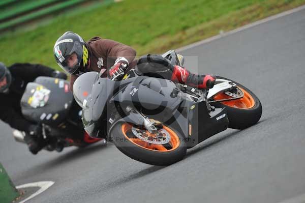 Mallory park Leicestershire;Mallory park photographs;Motorcycle action photographs;event digital images;eventdigitalimages;mallory park;no limits trackday;peter wileman photography;trackday;trackday digital images;trackday photos
