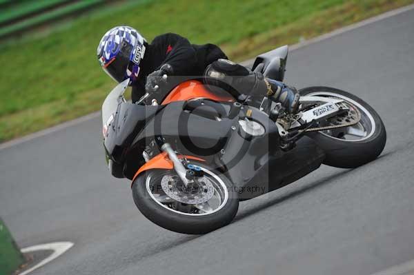Mallory park Leicestershire;Mallory park photographs;Motorcycle action photographs;event digital images;eventdigitalimages;mallory park;no limits trackday;peter wileman photography;trackday;trackday digital images;trackday photos