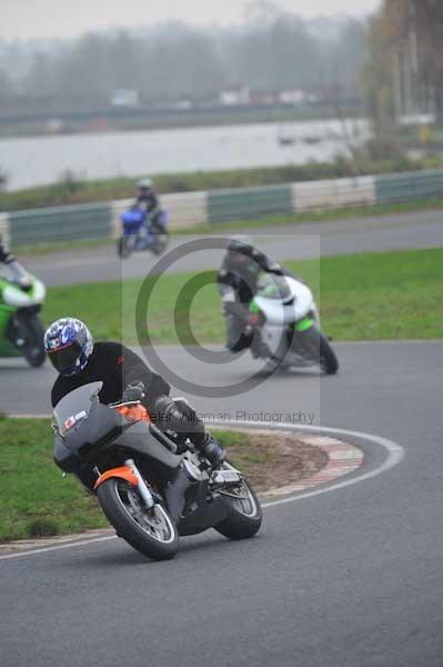 Mallory park Leicestershire;Mallory park photographs;Motorcycle action photographs;event digital images;eventdigitalimages;mallory park;no limits trackday;peter wileman photography;trackday;trackday digital images;trackday photos
