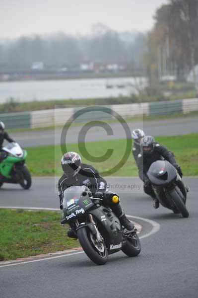 Mallory park Leicestershire;Mallory park photographs;Motorcycle action photographs;event digital images;eventdigitalimages;mallory park;no limits trackday;peter wileman photography;trackday;trackday digital images;trackday photos