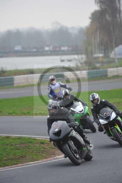 Mallory park Leicestershire;Mallory park photographs;Motorcycle action photographs;event digital images;eventdigitalimages;mallory park;no limits trackday;peter wileman photography;trackday;trackday digital images;trackday photos
