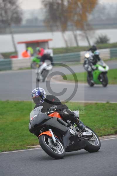 Mallory park Leicestershire;Mallory park photographs;Motorcycle action photographs;event digital images;eventdigitalimages;mallory park;no limits trackday;peter wileman photography;trackday;trackday digital images;trackday photos