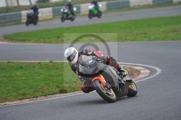 Mallory park Leicestershire;Mallory park photographs;Motorcycle action photographs;event digital images;eventdigitalimages;mallory park;no limits trackday;peter wileman photography;trackday;trackday digital images;trackday photos