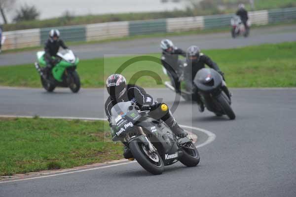 Mallory park Leicestershire;Mallory park photographs;Motorcycle action photographs;event digital images;eventdigitalimages;mallory park;no limits trackday;peter wileman photography;trackday;trackday digital images;trackday photos