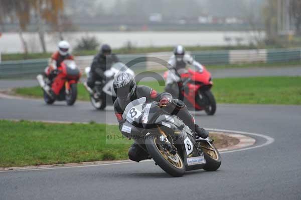 Mallory park Leicestershire;Mallory park photographs;Motorcycle action photographs;event digital images;eventdigitalimages;mallory park;no limits trackday;peter wileman photography;trackday;trackday digital images;trackday photos