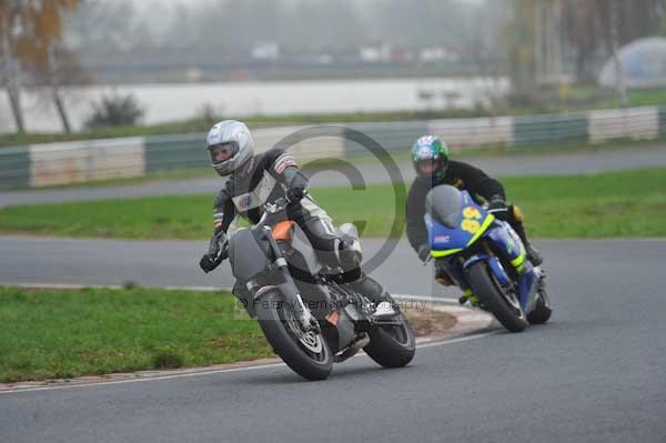 Mallory park Leicestershire;Mallory park photographs;Motorcycle action photographs;event digital images;eventdigitalimages;mallory park;no limits trackday;peter wileman photography;trackday;trackday digital images;trackday photos