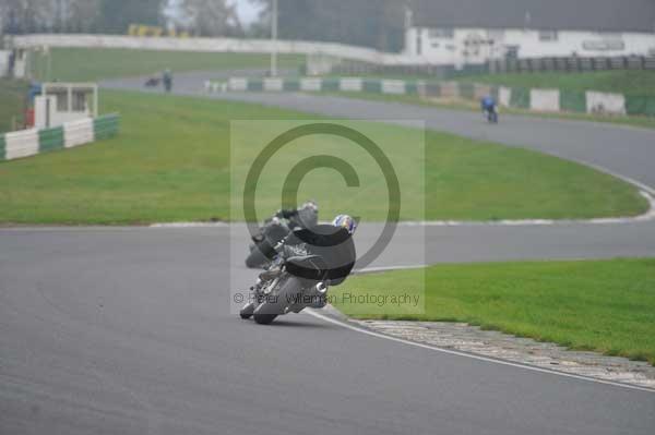 Mallory park Leicestershire;Mallory park photographs;Motorcycle action photographs;event digital images;eventdigitalimages;mallory park;no limits trackday;peter wileman photography;trackday;trackday digital images;trackday photos