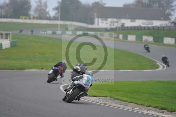 Mallory park Leicestershire;Mallory park photographs;Motorcycle action photographs;event digital images;eventdigitalimages;mallory park;no limits trackday;peter wileman photography;trackday;trackday digital images;trackday photos