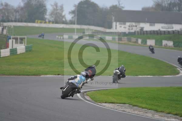Mallory park Leicestershire;Mallory park photographs;Motorcycle action photographs;event digital images;eventdigitalimages;mallory park;no limits trackday;peter wileman photography;trackday;trackday digital images;trackday photos