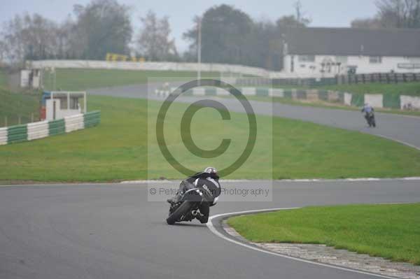 Mallory park Leicestershire;Mallory park photographs;Motorcycle action photographs;event digital images;eventdigitalimages;mallory park;no limits trackday;peter wileman photography;trackday;trackday digital images;trackday photos