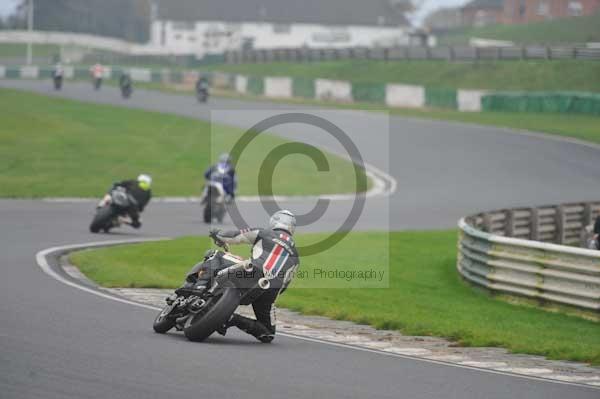 Mallory park Leicestershire;Mallory park photographs;Motorcycle action photographs;event digital images;eventdigitalimages;mallory park;no limits trackday;peter wileman photography;trackday;trackday digital images;trackday photos