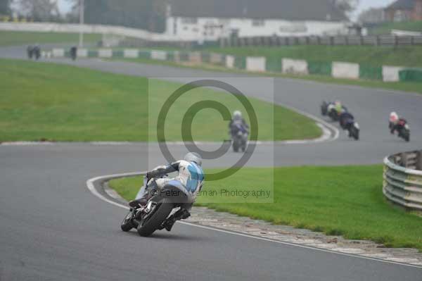 Mallory park Leicestershire;Mallory park photographs;Motorcycle action photographs;event digital images;eventdigitalimages;mallory park;no limits trackday;peter wileman photography;trackday;trackday digital images;trackday photos