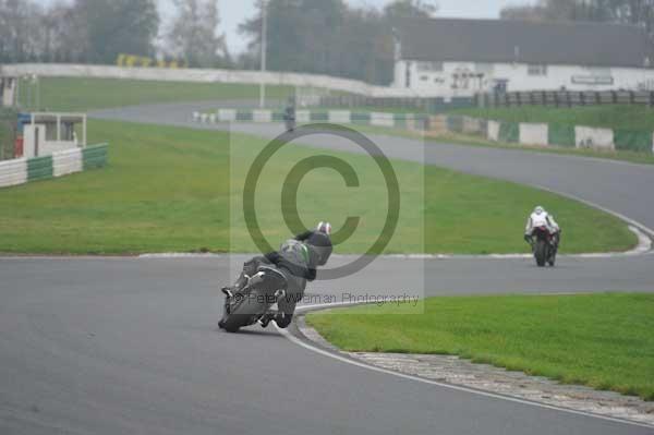 Mallory park Leicestershire;Mallory park photographs;Motorcycle action photographs;event digital images;eventdigitalimages;mallory park;no limits trackday;peter wileman photography;trackday;trackday digital images;trackday photos