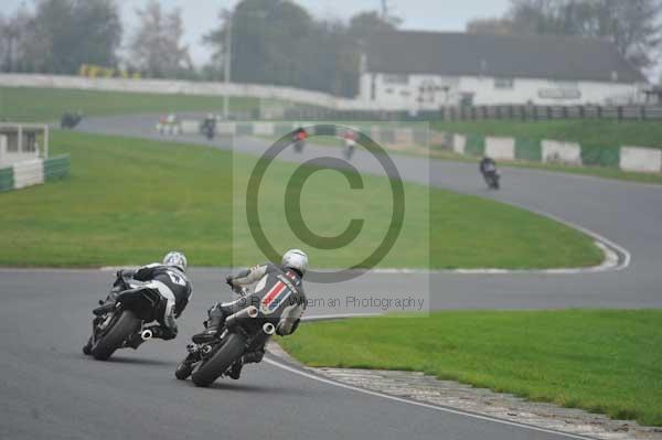 Mallory park Leicestershire;Mallory park photographs;Motorcycle action photographs;event digital images;eventdigitalimages;mallory park;no limits trackday;peter wileman photography;trackday;trackday digital images;trackday photos