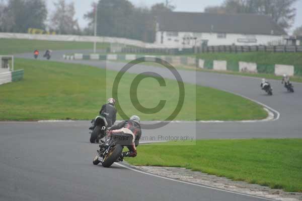 Mallory park Leicestershire;Mallory park photographs;Motorcycle action photographs;event digital images;eventdigitalimages;mallory park;no limits trackday;peter wileman photography;trackday;trackday digital images;trackday photos