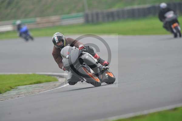 Mallory park Leicestershire;Mallory park photographs;Motorcycle action photographs;event digital images;eventdigitalimages;mallory park;no limits trackday;peter wileman photography;trackday;trackday digital images;trackday photos