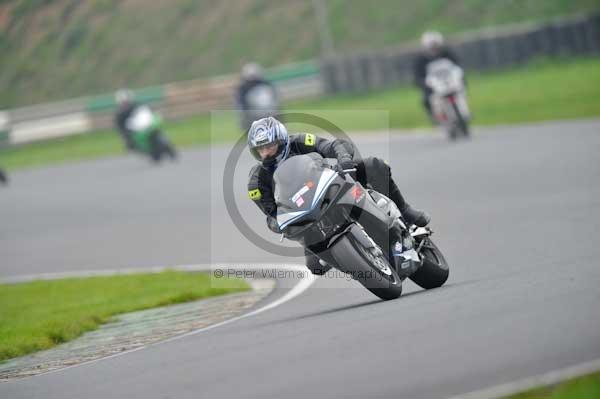 Mallory park Leicestershire;Mallory park photographs;Motorcycle action photographs;event digital images;eventdigitalimages;mallory park;no limits trackday;peter wileman photography;trackday;trackday digital images;trackday photos