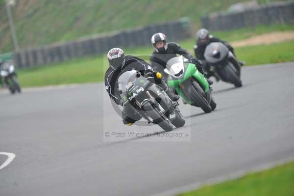 Mallory park Leicestershire;Mallory park photographs;Motorcycle action photographs;event digital images;eventdigitalimages;mallory park;no limits trackday;peter wileman photography;trackday;trackday digital images;trackday photos